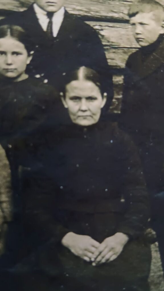 Tämän kuvan alt-attribuutti on tyhjä; Tiedoston nimi on Susanna-Kulju-2-576x1024.jpg